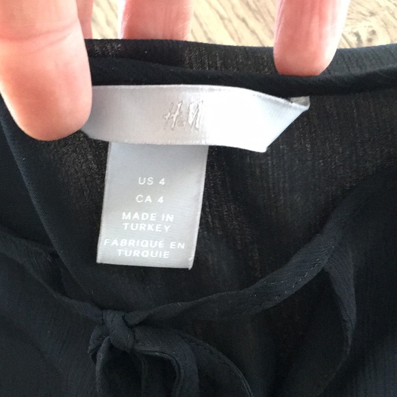 H&M short sleeved blouse - Picture 3 of 6